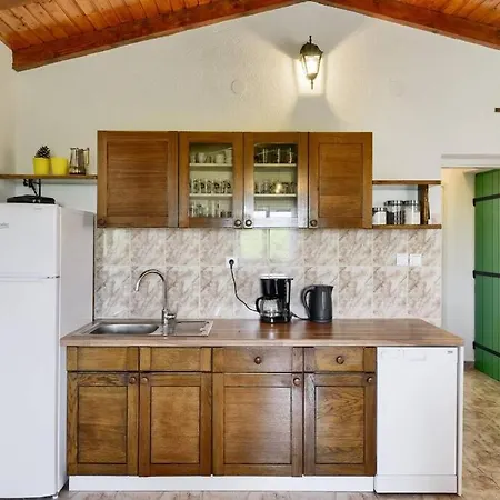House Jona Дом отдыха Бенковац
